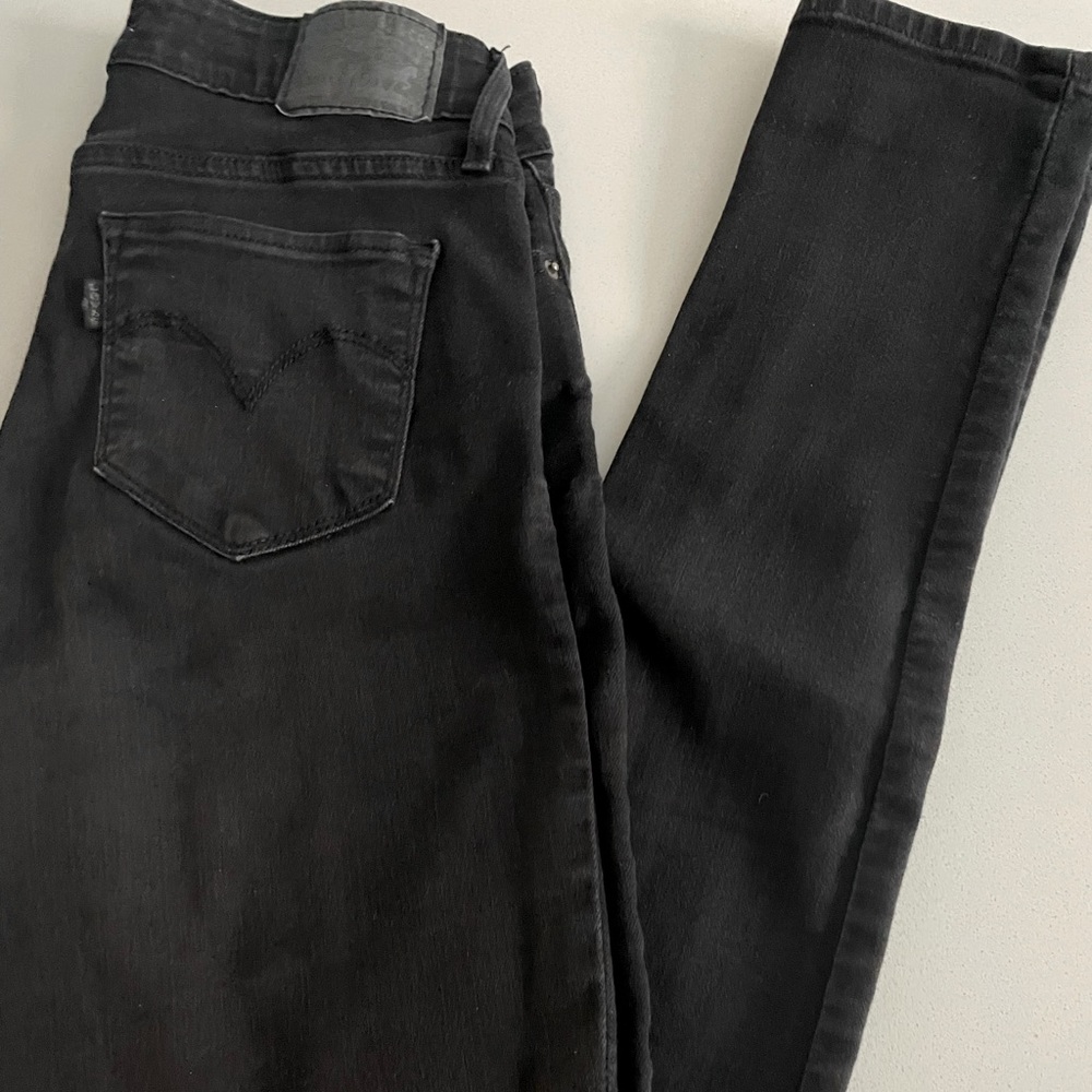 Levis 701 skinny jeans.